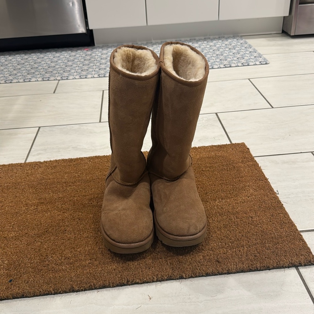 Tall Ugg size 9
